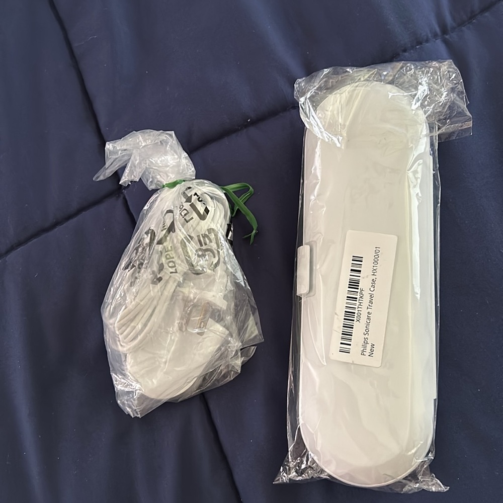 NWT Philips Sonicare Travel Case and charging base